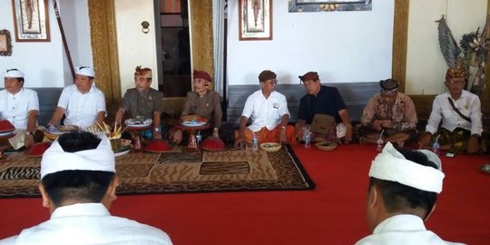 Besok daftar ke KPU Bali, Mantra-Kerta minta restu ke Puri Agung Klungkung