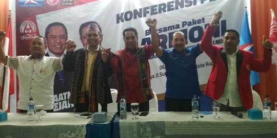 Kenakan pakaian adat, Benny K Harman daftar Pilgub NTT