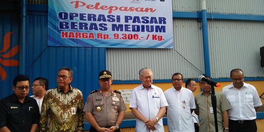 Turunkan harga, pemerintah sebar operasi pasar 13.000 ton beras Rp 9.300 tiap hari