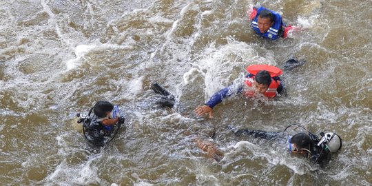 Tim SAR evakuasi jenazah pelaku pencurian di Bogor