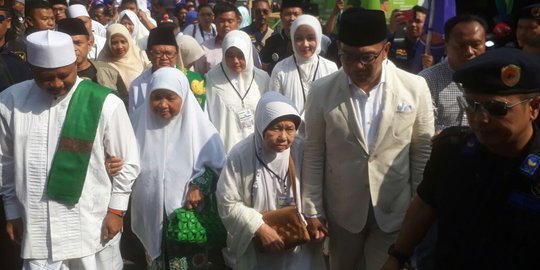 Daftar Pilgub Jabar, Ridwan Kamil berjas dan Uu Ruzhanul pakai sarung