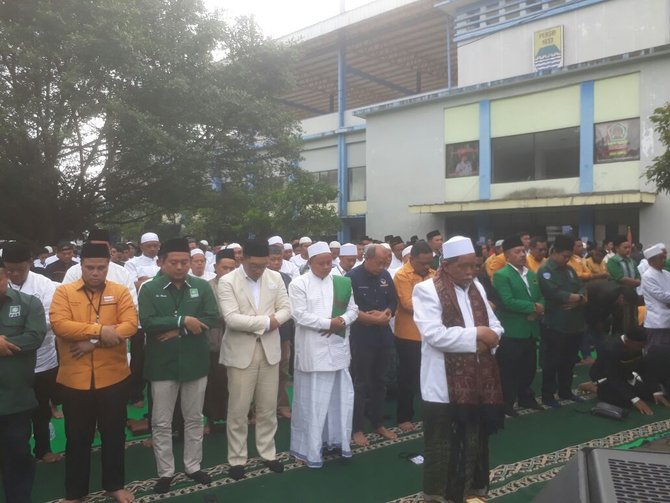 ridwan kamil dan uu ruzhanul salat hajat