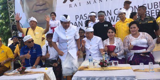 Deklarasi Mantra-Kerta di Pilgub Bali diwarnai panggung mau ambruk