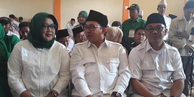 Diantar Fadli Zon, Ade Yasin-Iwan mendaftar ke KPU Kabupaten Bogor