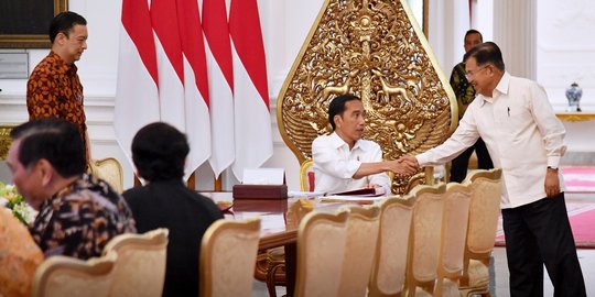 Jokowi segera putuskan nasib Khofifah dan Airlangga Hartarto di kabinet