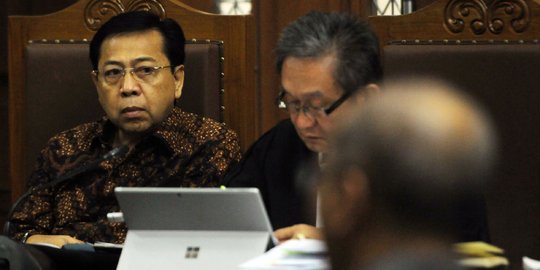 Setnov tampil berkacamata di sidang lanjutan