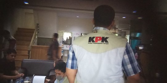 KPK geledah kantor Fredrich Yunadi