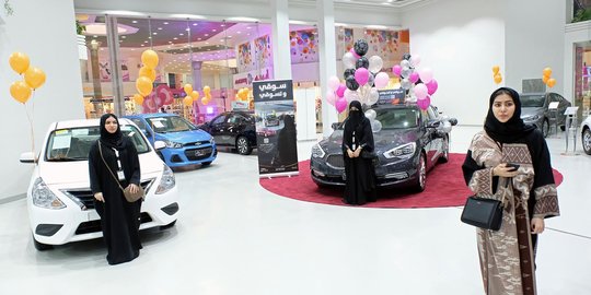 Mengunjungi showroom mobil khusus wanita di Arab Saudi