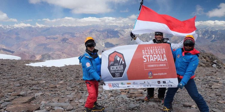 Tim Ekspedisi Stapala Stan Capai Puncak Aconcagua Gunung Tertinggi Amerika Selatan Merdeka Com