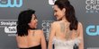 Hadiri Critics Choice Awards, Angelina Jolie pamer tato di punggung