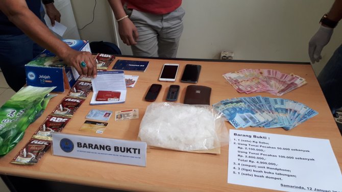 tersangka dan barang bukti 1 kilogram sabu