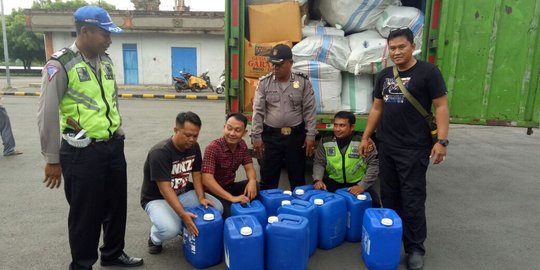 Ratusan kilogram madu tanpa dokumen disita di Pelabuhan Gilimanuk