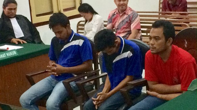 sidang pembunuh satu keluarga di medan