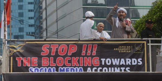 Protes pemblokiran akun Islam, massa FPI geruduk kantor Facebook