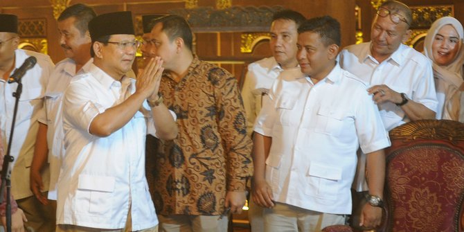 Deretan orang yang berani terang-terangan lawan Prabowo. Simak....