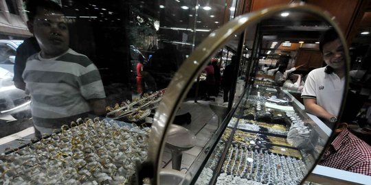 Akhir pekan, harga emas naik tipis Rp 1.000 menjadi Rp 636.000 per gram