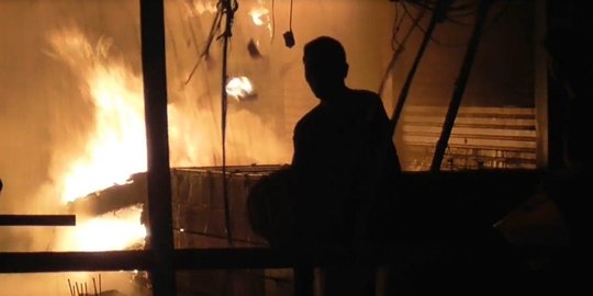 Polisi selidiki kebakaran ratusan kios di Pasar Rawakalong karena dugaan korsleting