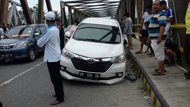 pelaku penipuan lompat ke sungai kampar