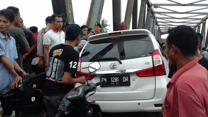 pelaku penipuan lompat ke sungai kampar