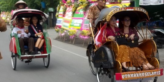 Anies ingin becak dihidupkan lagi, Sandi malah bingung tak tahu