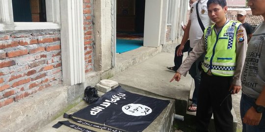 Bendera ISIS ditemukan di Masjid Al Hidayah Mojokerto