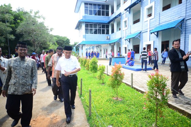 mendikbud muhadjir kunjungi sekolah di daerah tertinggal