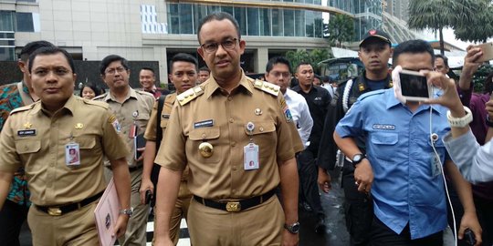 Anies tinjau selasar lantai 1 BEI yang ambrol