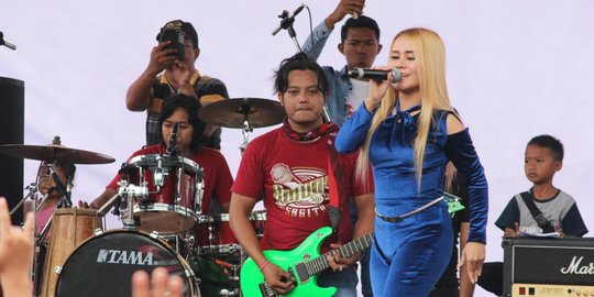 Curhat Eny Sagita penyanyi dangdut banjir job di musim Pilkada