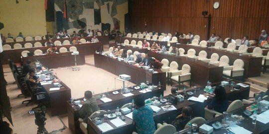 Rapat dengan Komisi II, KPU usulkan 2 opsi terkait verifikasi faktual parpol