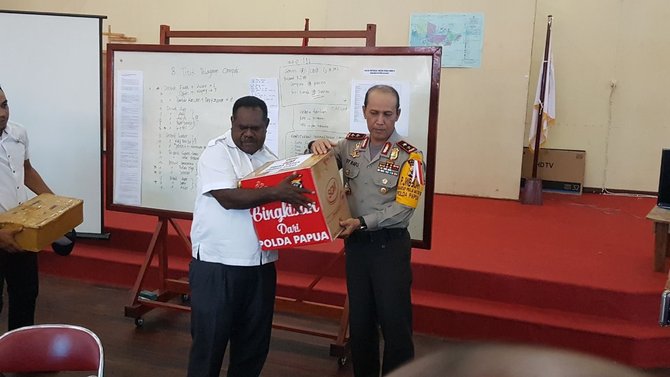 kapolda papua tinjau korban penyakit campak