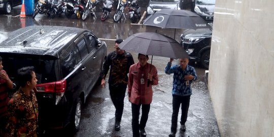 Berpayung hitam, Sandiaga penuhi panggilan pemeriksaan di Polda Metro