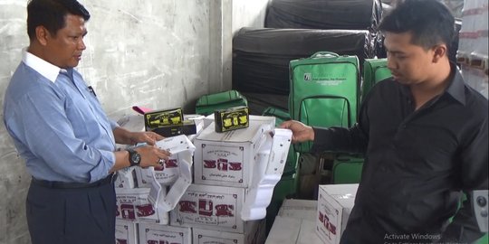 Perlengkapan umroh korban Hannien Tour dititipkan di gudang buku Kiky Boyolali