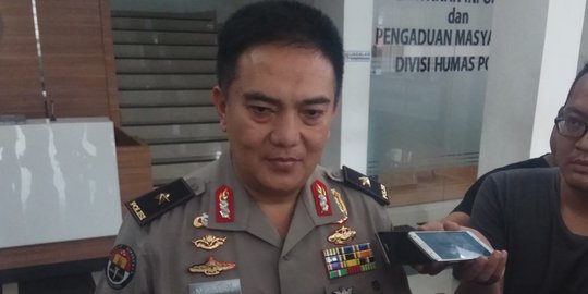 Fredrich minta Kapolri diperiksa, Polri bilang 'senyumin aja'