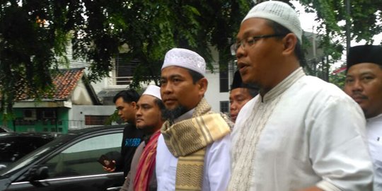 Meski berstatus tersangka, ustaz Zulkifli mengaku masih bisa berdakwah