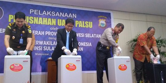 1.719 lembar uang palsu di Makassar dihancurkan