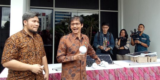 Terangi wilayah perbatasan, ESDM serahkan 200 lampu tenaga surya