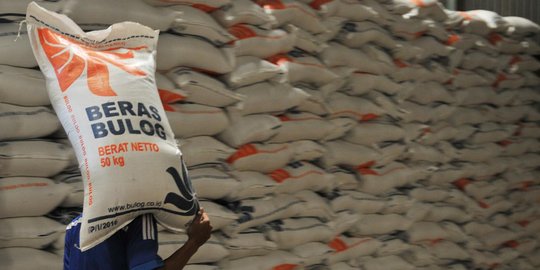 Harga beras mahal, penghasilan pedagang di Pasar Tebet turun 30 persen