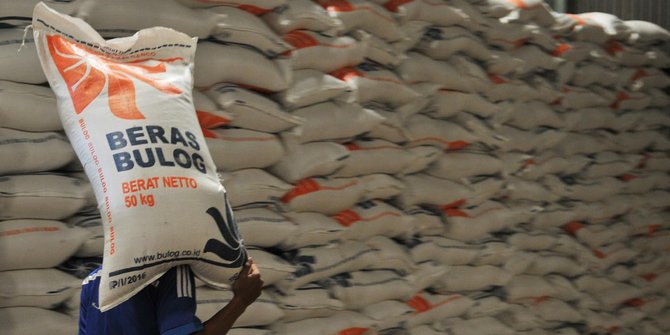 Harga beras mahal, penghasilan pedagang di Pasar Tebet 
