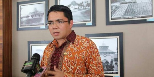 Politikus PDIP sebut konyol Zulkifli Hasan bilang 5 fraksi dukung LGBT