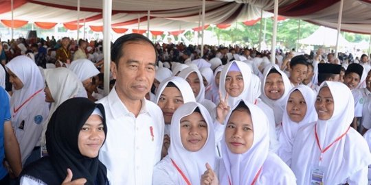 Pilkada, Jokowi ingatkan jangan sampai tidak memilih karena beda suku