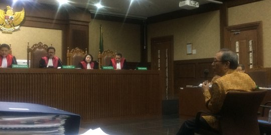 Jaksa tampilkan percakapan Setnov dan Oka bahas soal uang