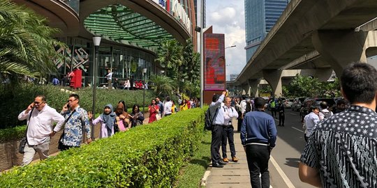 Gempa terasa kencang di Jakarta, karyawan di gedung tinggi dievakuasi