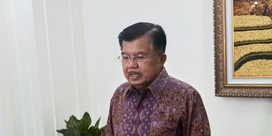 Dikawal ajudan, Wapres JK keluar ruangan saat gempa guncang Jakarta