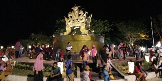 Menikmati keindahan Turap Siak di malam hari