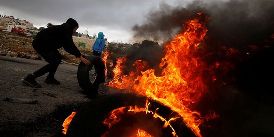 Tolak kunjungan Wapres AS, pemuda Palestina bentrok lawan tentara Israel