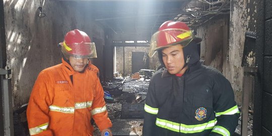 Rumah eks Kepala Biro Kepegawaian Kemendag hangus dilalap api