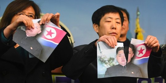 Aksi pembelot Korea Utara robek foto Kim Jong-un