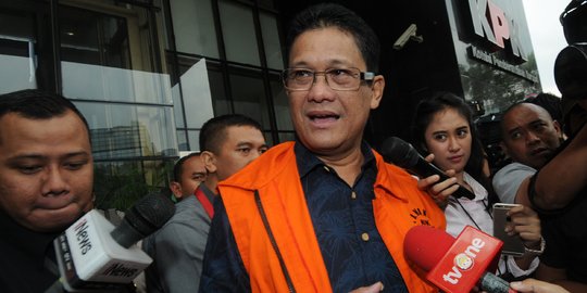 Reaksi tersangka Erwan Malik usai tandatangani berkas P21