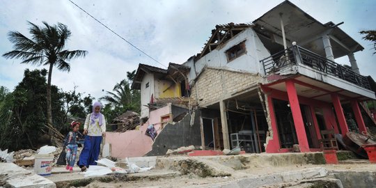 Menengok kehancuran rumah-rumah di Bogor akibat guncangan gempa