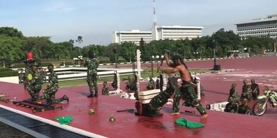 Menhan AS takjub lihat tentara Kopassus minum darah ular